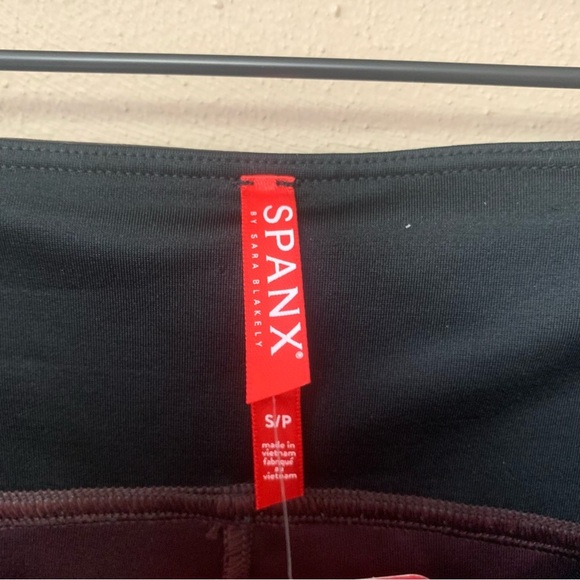 Spanx Faux Leather Leggings in Wine Size Small NWT New - Picture 13 of 16